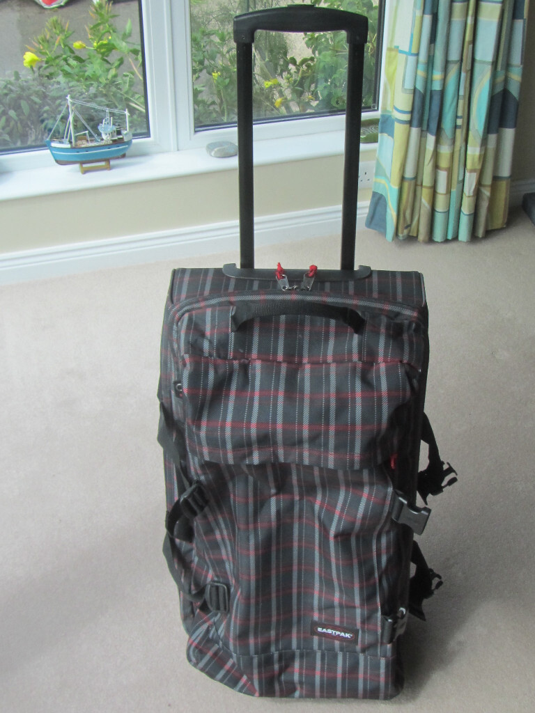 Eastpak Tranverz 2-wheel suitcase. | in 